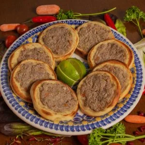 Porção de Mini Esfiha Aberta de Carne